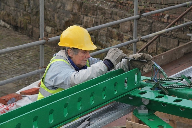06 - Screwing bolts into position